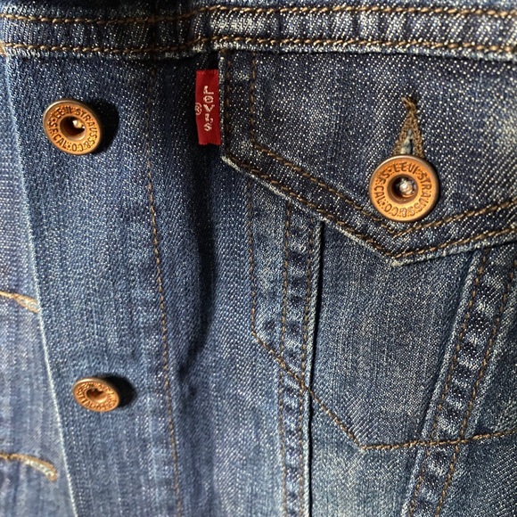 Levi’s Denim Vest - Picture 4 of 6